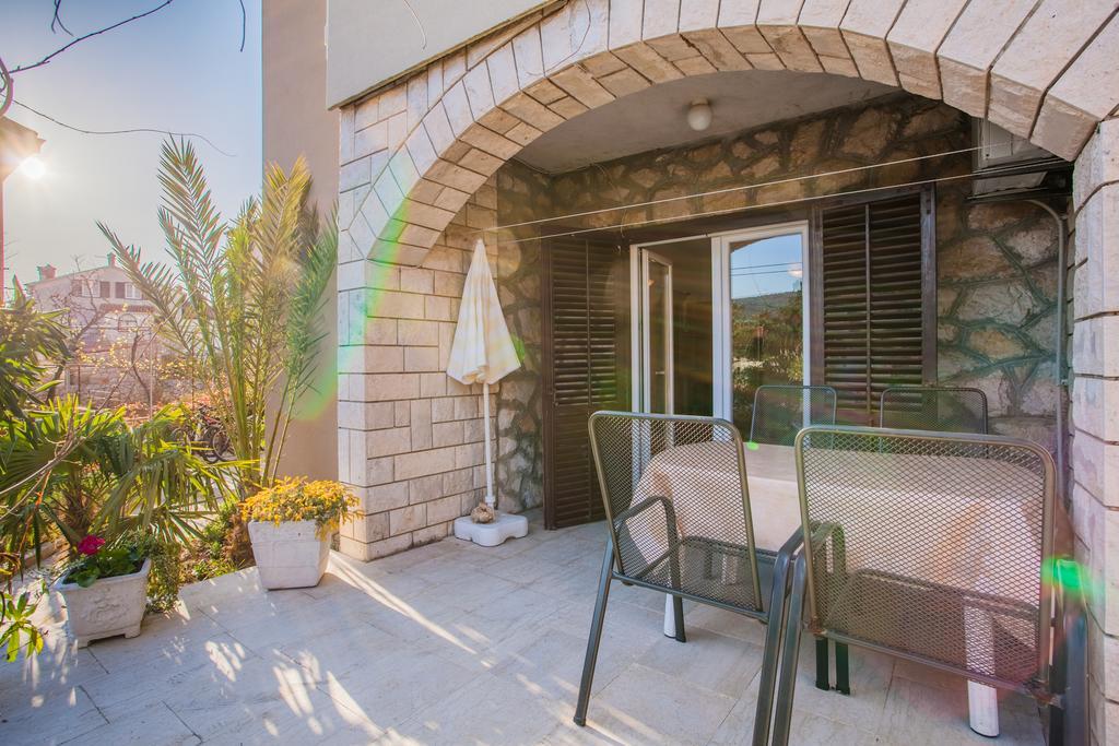 Apartments Tatjana Cres Exterior foto